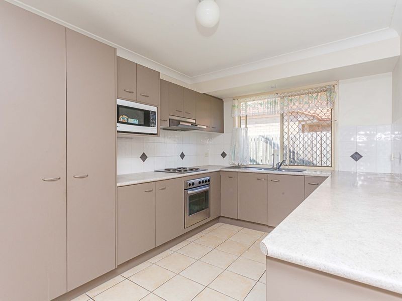 2 Pidgeon Boulevard, Crestmead QLD 4132