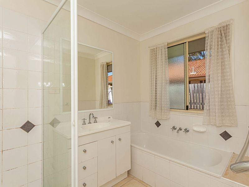 2 Pidgeon Boulevard, Crestmead QLD 4132