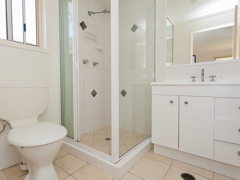 2 Pidgeon Boulevard, Crestmead QLD 4132