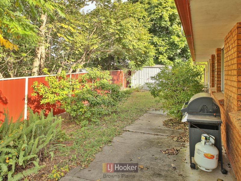 4 Volant Street, Regents Park QLD 4118