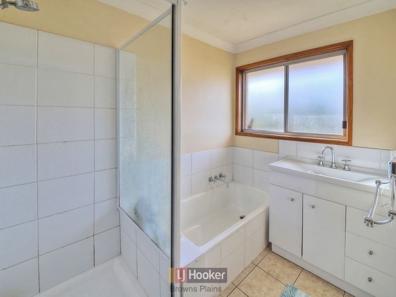 4 Volant Street, Regents Park QLD 4118