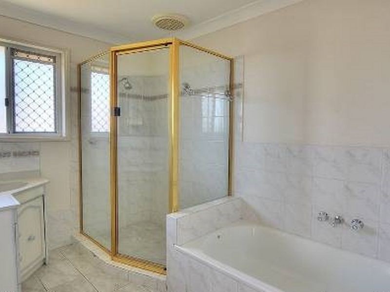 138 Lamberth Road, Regents Park QLD 4118