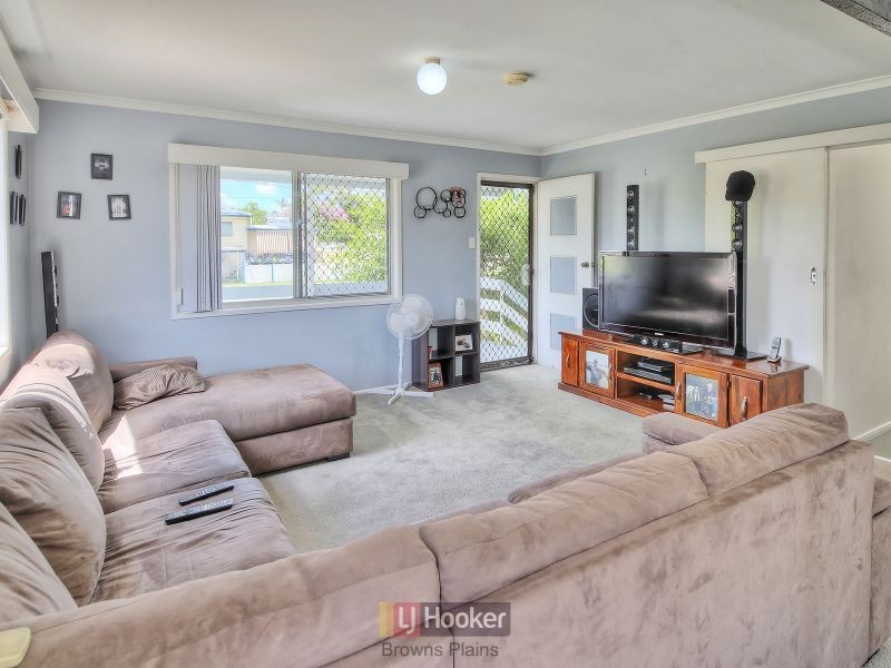 2 Blue Gum Drive, Marsden QLD 4132