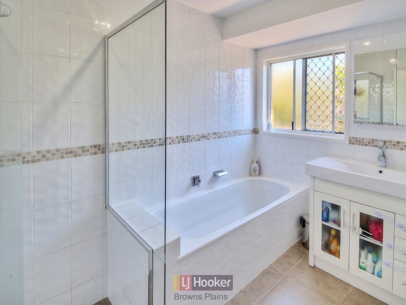 38 Bywater Street, Hillcrest QLD 4118