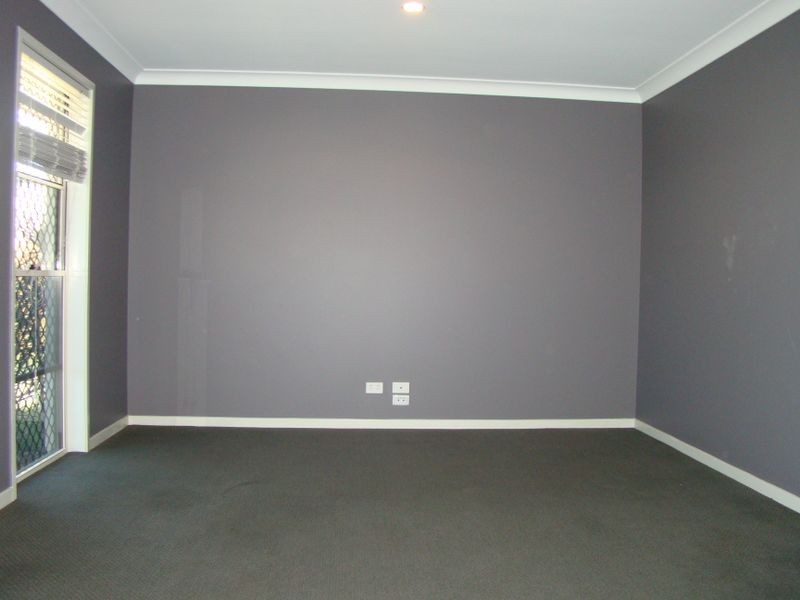 4 Charlton Place, Regents Park QLD 4118