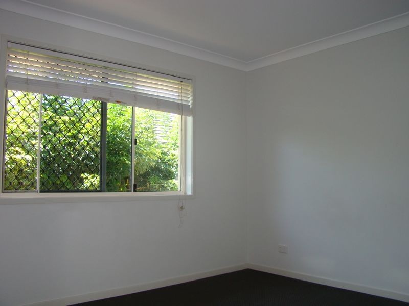 4 Charlton Place, Regents Park QLD 4118