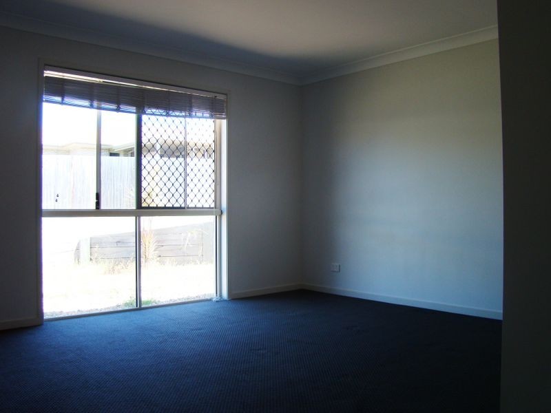 4 Charlton Place, Regents Park QLD 4118
