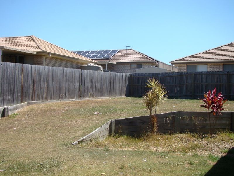 4 Charlton Place, Regents Park QLD 4118