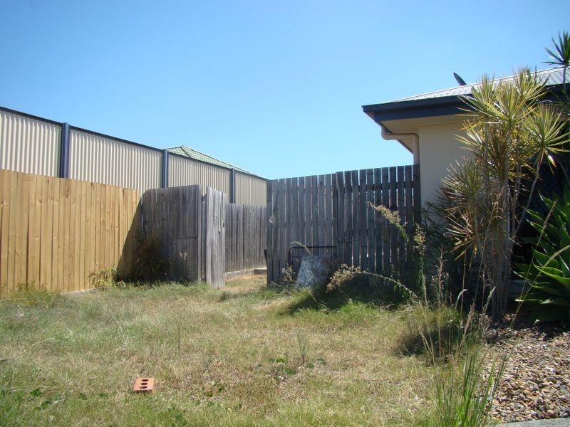 4 Charlton Place, Regents Park QLD 4118
