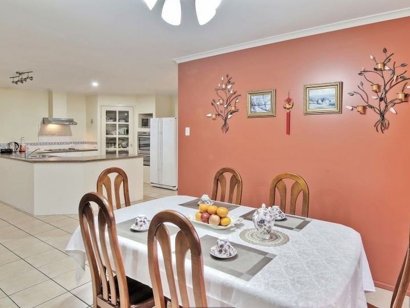 12 Oakview Street, Parkinson QLD 4115