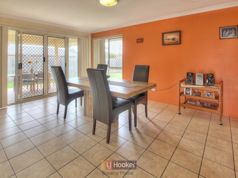 42 Pinedale Crescent, Parkinson QLD 4115