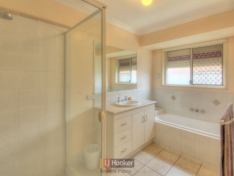 42 Pinedale Crescent, Parkinson QLD 4115
