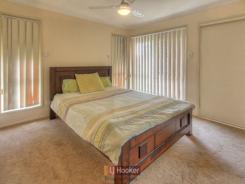 42 Pinedale Crescent, Parkinson QLD 4115