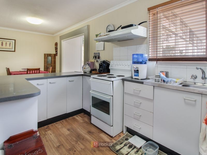 93 Conifer Street, Hillcrest QLD 4118