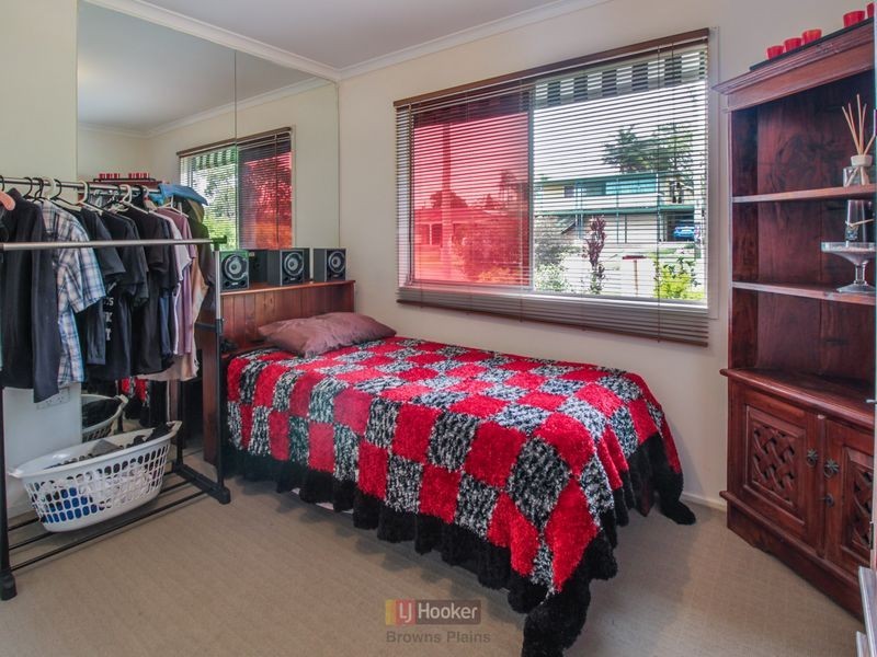 93 Conifer Street, Hillcrest QLD 4118