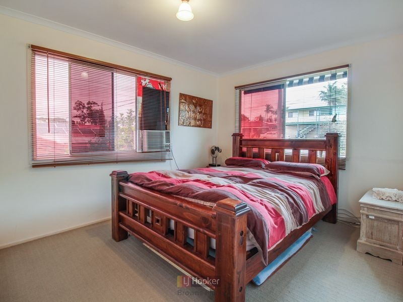 93 Conifer Street, Hillcrest QLD 4118