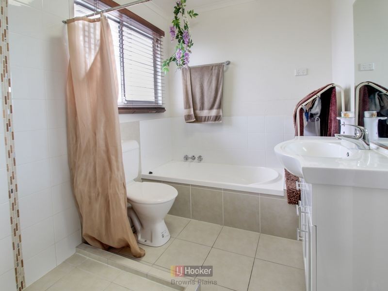 93 Conifer Street, Hillcrest QLD 4118