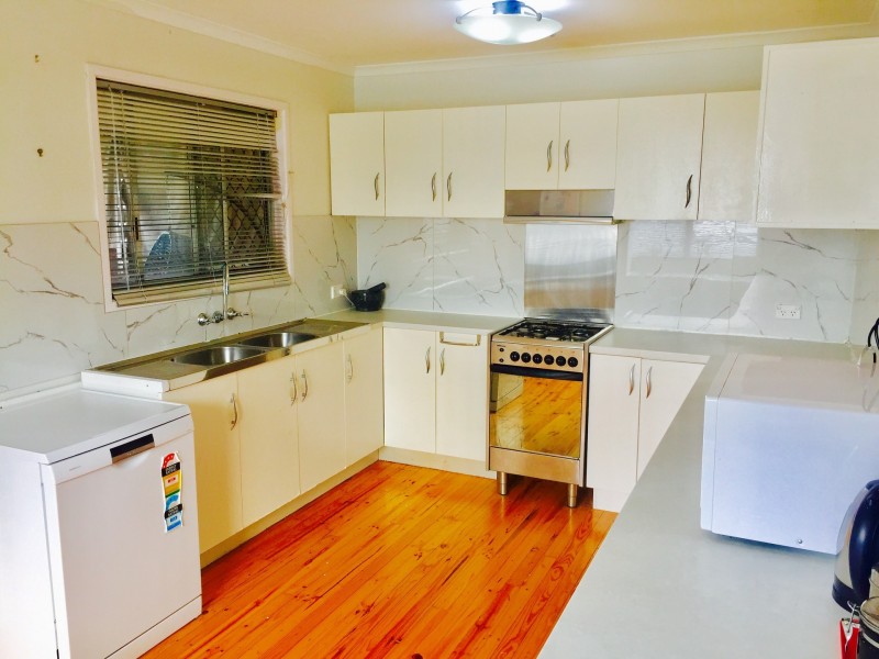 27 St Johns Way, Boronia Heights QLD 4124