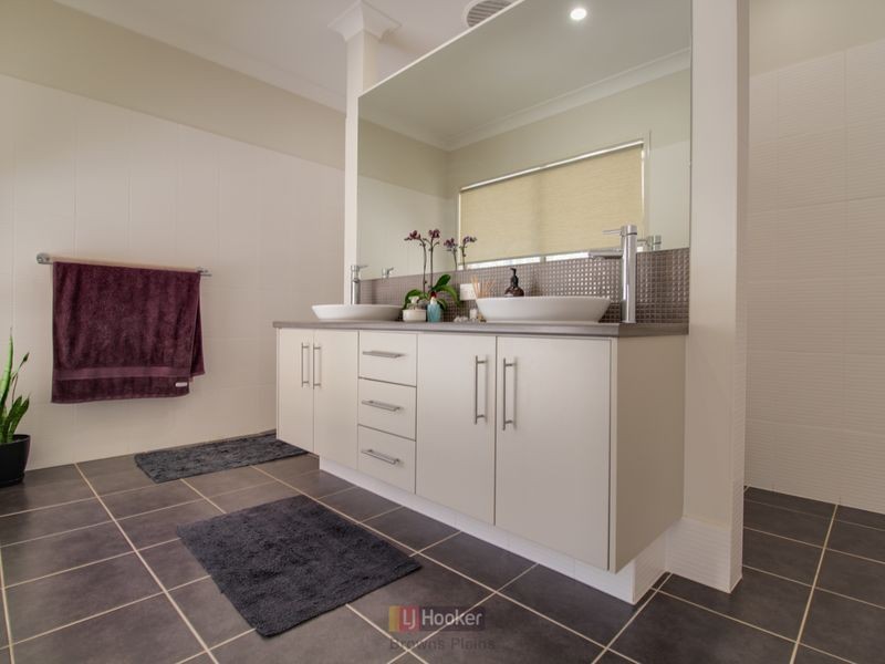 31 Carbeen Road, Park Ridge South QLD 4125