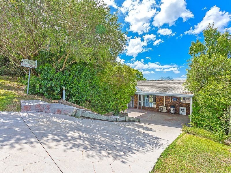 2 Hillside Crescent, Edens Landing QLD 4207
