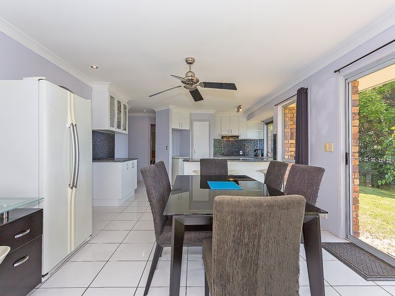 2 Hillside Crescent, Edens Landing QLD 4207