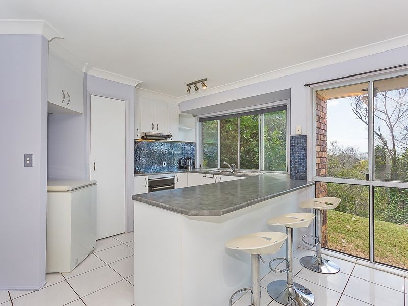 2 Hillside Crescent, Edens Landing QLD 4207