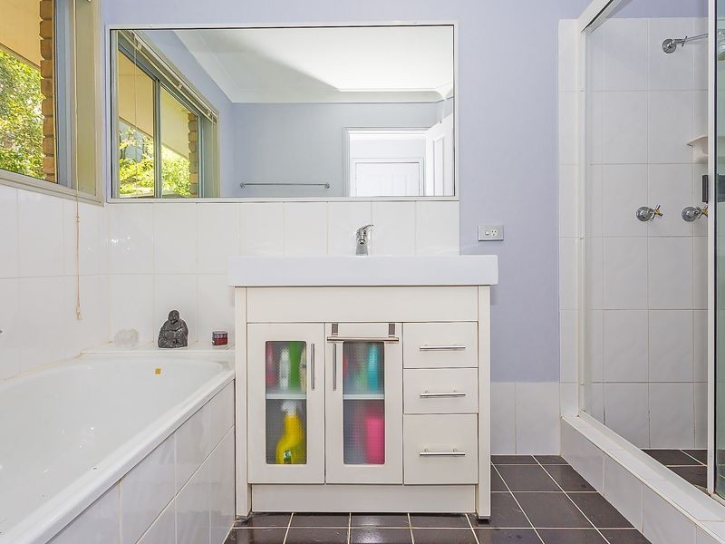 2 Hillside Crescent, Edens Landing QLD 4207