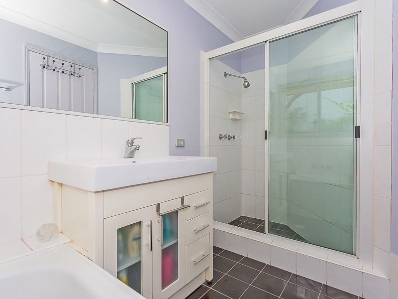 2 Hillside Crescent, Edens Landing QLD 4207