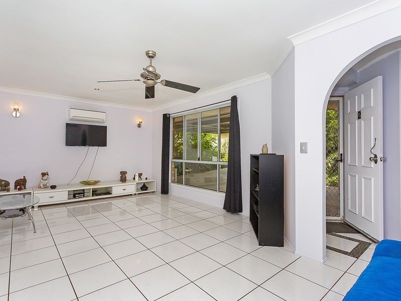 2 Hillside Crescent, Edens Landing QLD 4207