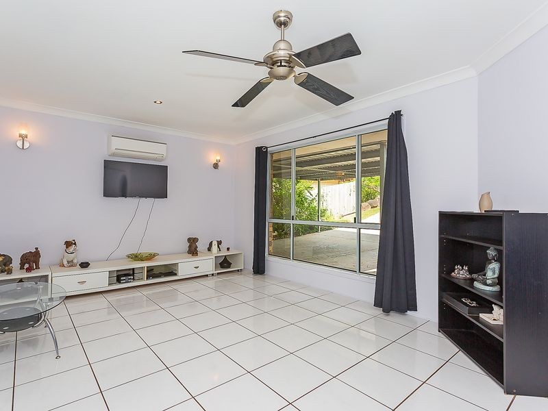 2 Hillside Crescent, Edens Landing QLD 4207