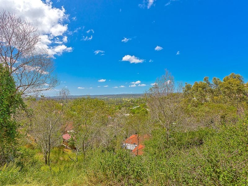 2 Hillside Crescent, Edens Landing QLD 4207