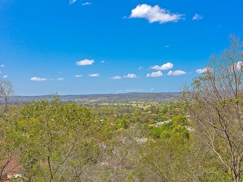 2 Hillside Crescent, Edens Landing QLD 4207