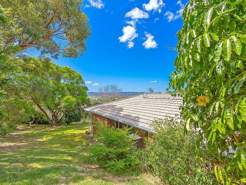 2 Hillside Crescent, Edens Landing QLD 4207