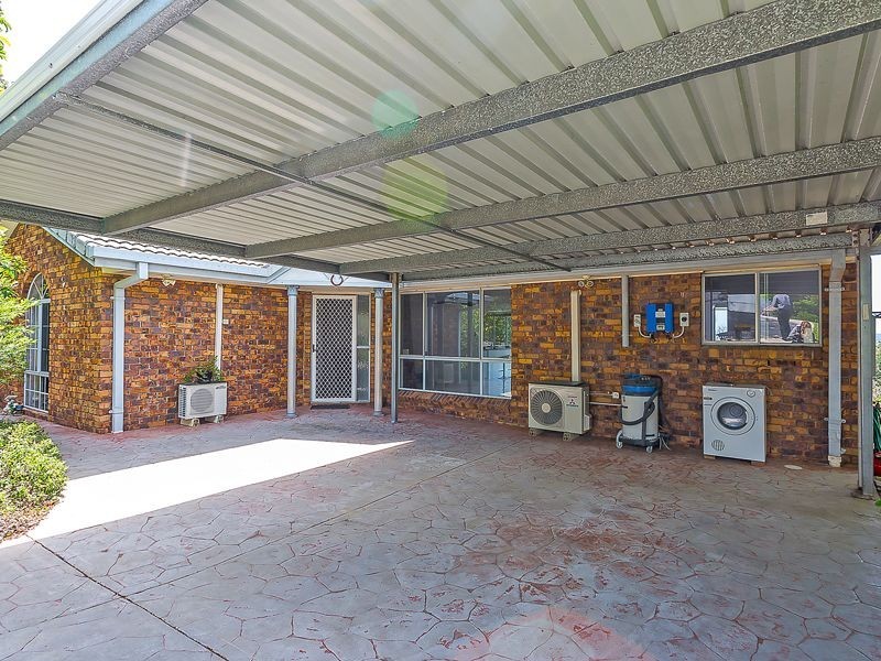 2 Hillside Crescent, Edens Landing QLD 4207