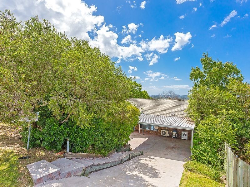 2 Hillside Crescent, Edens Landing QLD 4207