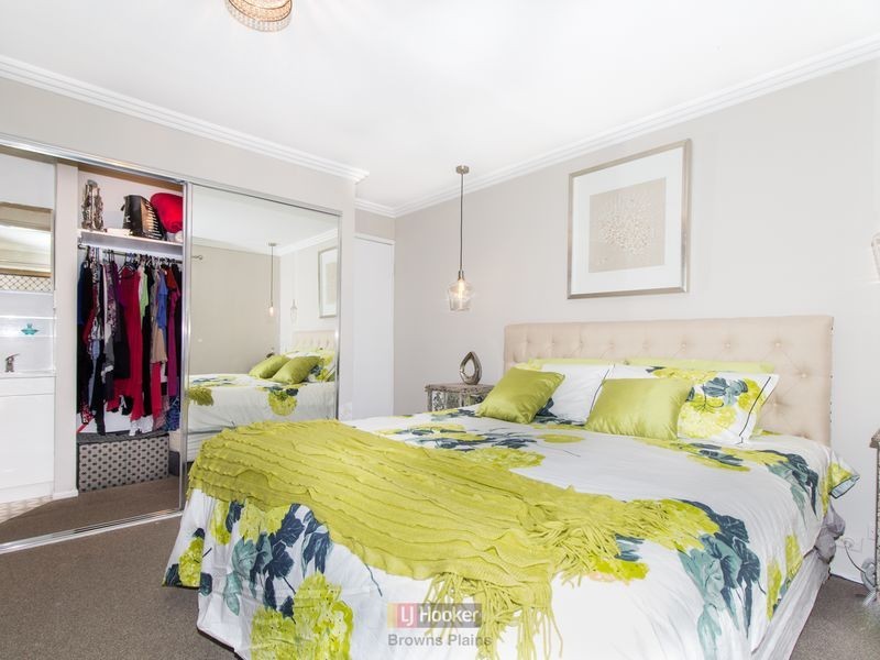 22 Conifer Street, Hillcrest QLD 4118