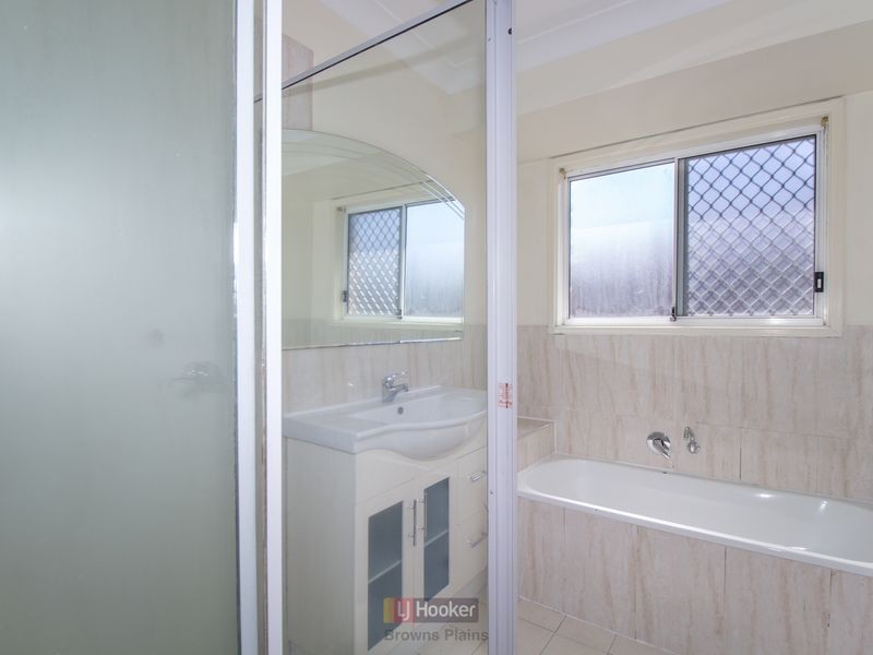 50 Peverell Street, Hillcrest QLD 4118
