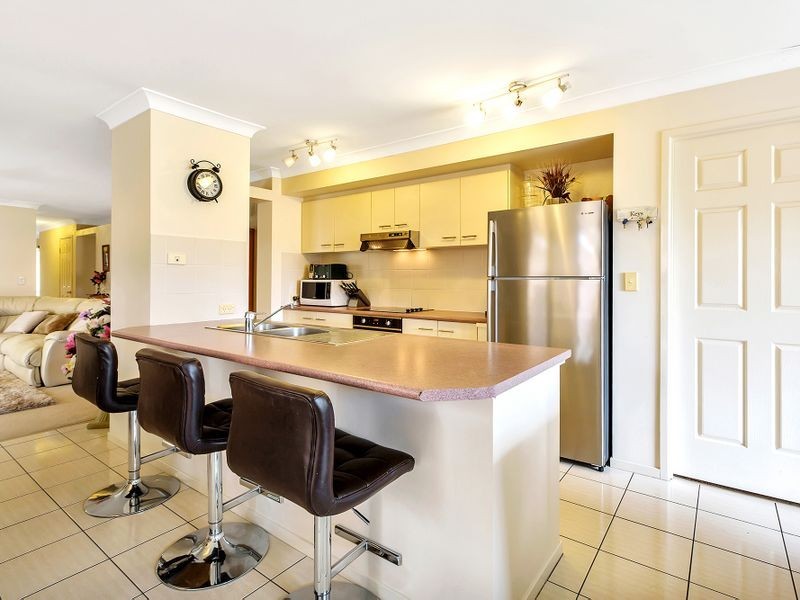 9 Pinedale Crescent, Parkinson QLD 4115