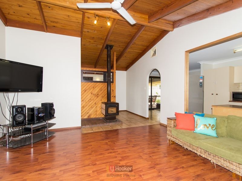25 Whitcomb Street, Hillcrest QLD 4118