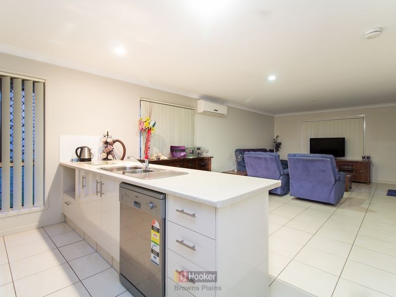 27 Lachlan Lane, Hillcrest QLD 4118