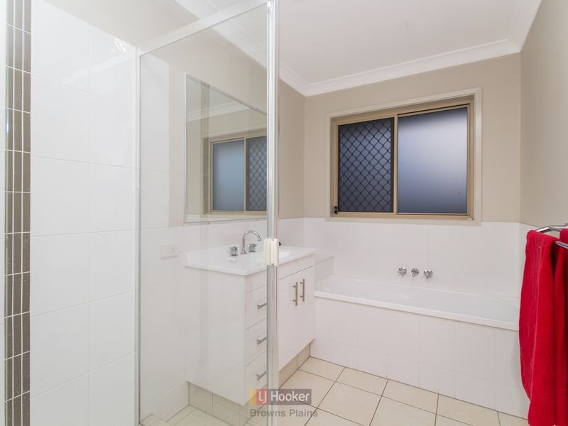 27 Lachlan Lane, Hillcrest QLD 4118