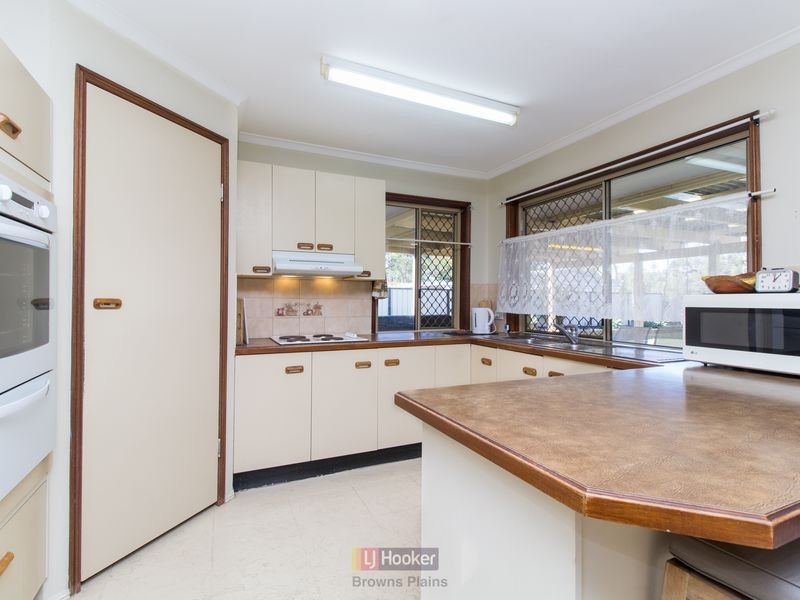 17 Bennett Drive, Regents Park QLD 4118