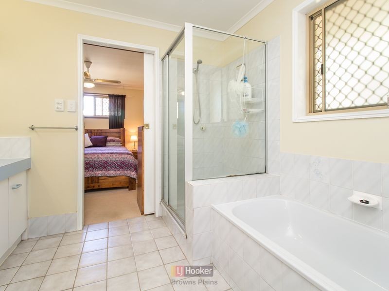 17 Bennett Drive, Regents Park QLD 4118