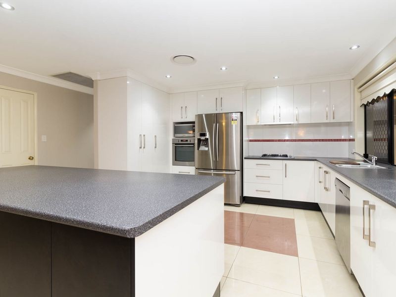 86 Woodlark Crescent, Parkinson QLD 4115