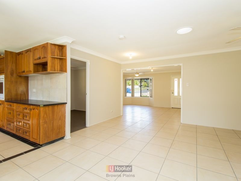 35 Silvertop Street, Hillcrest QLD 4118