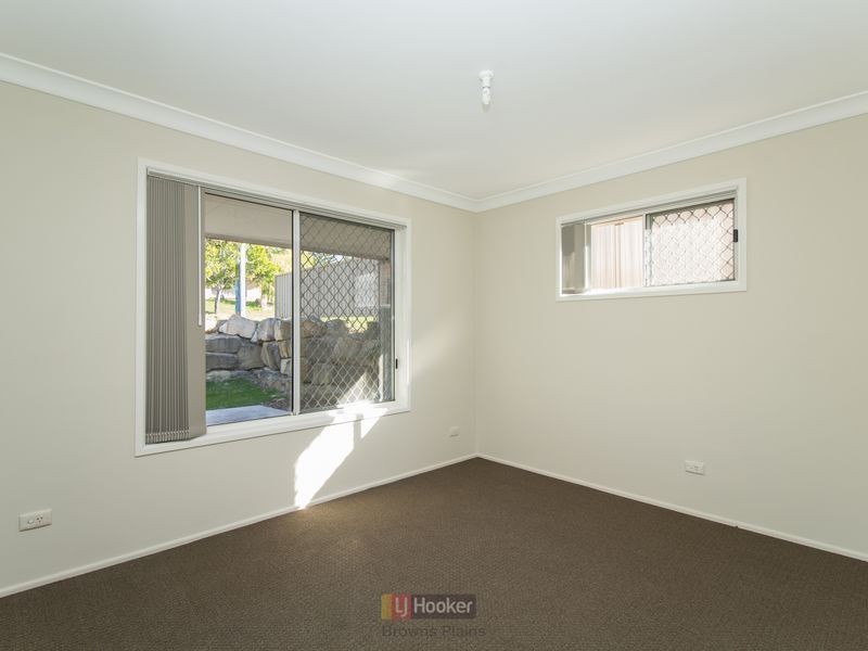 35 Silvertop Street, Hillcrest QLD 4118
