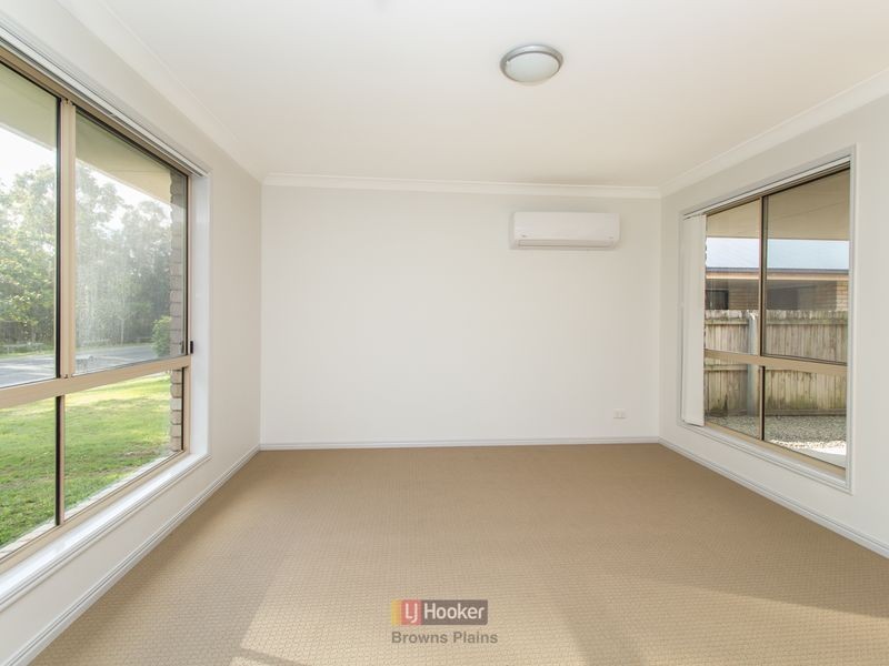 18 Pidgeon Boulevard, Crestmead QLD 4132