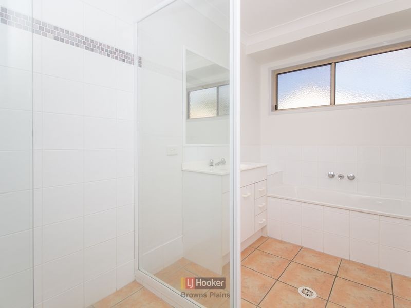 18 Pidgeon Boulevard, Crestmead QLD 4132