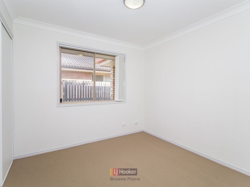 18 Pidgeon Boulevard, Crestmead QLD 4132