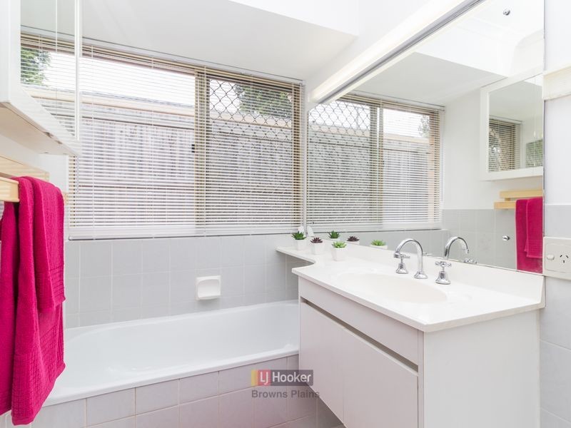 24 Myall Street, Crestmead QLD 4132